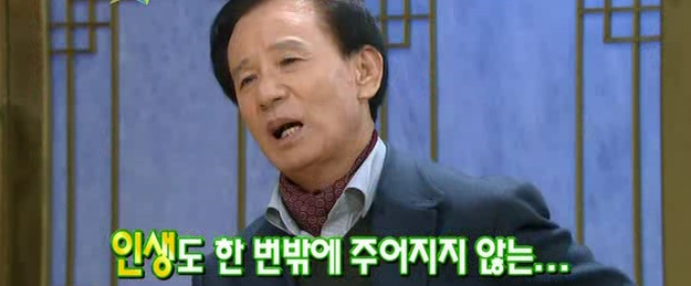 소설가 김홍신