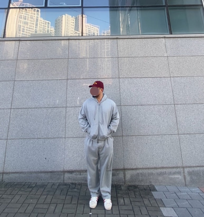 데일리룩('25. 12. 26.)윅 WICK NEW YORK USA 워싱 빈티지 볼캡, 토피 2WAY 스웻 후드티 집업, 토피 벌룬핏 와이드 팬츠, 아디다스 슈퍼스타 82 레드