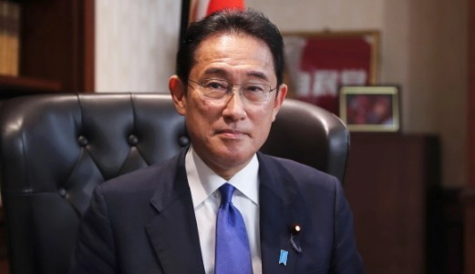 기시다 총리 프로필 나이 학력 부인 및 폭발 테러 사건