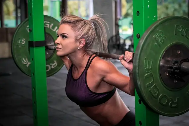 the difference between women's and men's weightlifting