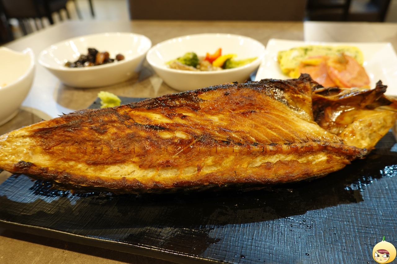 화덕에 구운 고등어구이 
