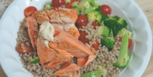 연어구이와 퀴노아 도시락