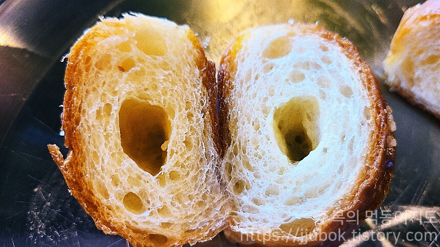 하이테이블-시오빵-속