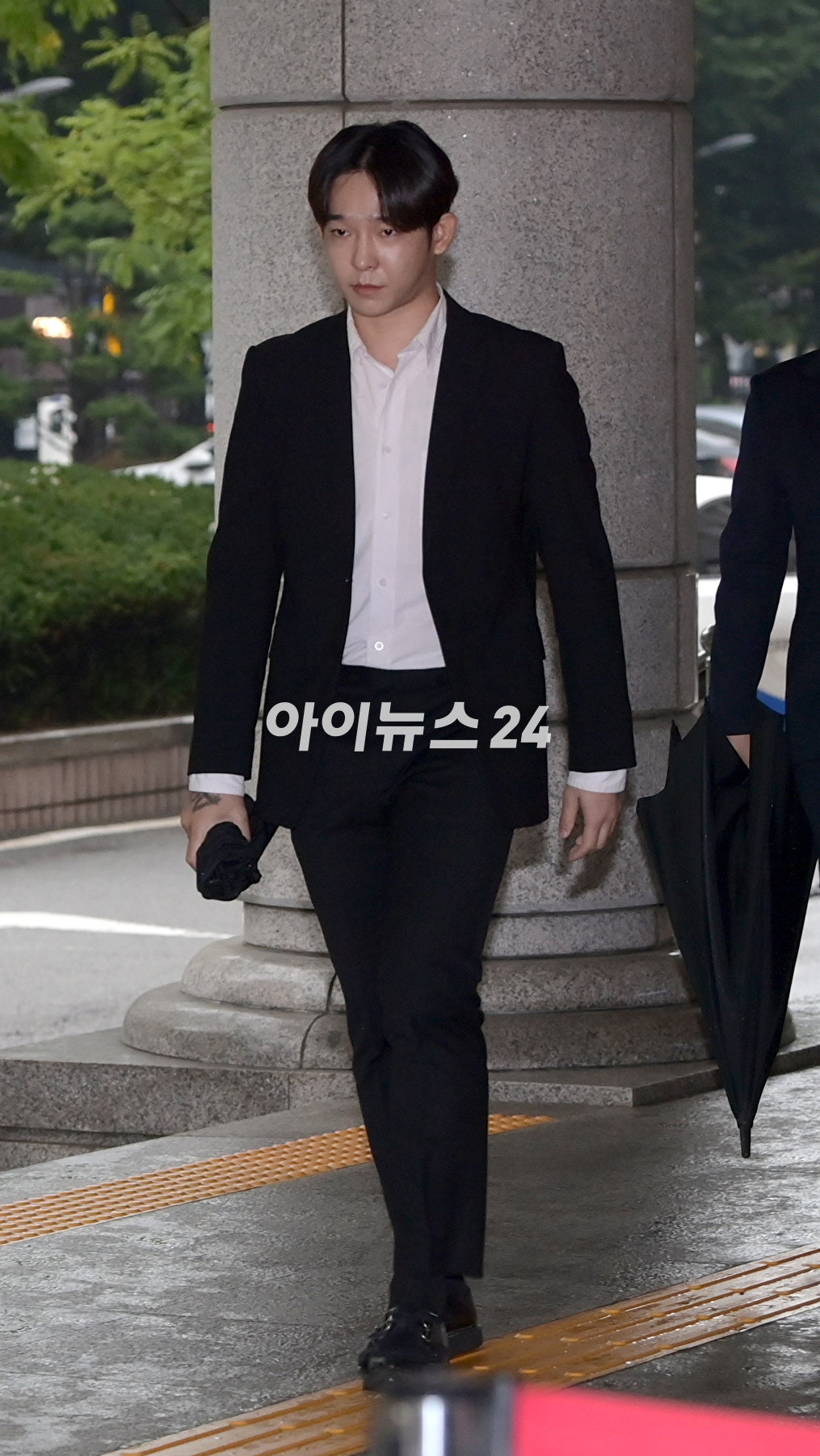 그룹 위너 출신 가수 남태현이 19일 서울서부지방법원에서 열린 마약류 관리에 관한 법률 위반 혐의 첫 공판기일에 출석하고 있다. [사진=정소희 기자]
그룹 위너 출신 가수 남태현이 19일 서울서부지방법원에서 열린 마약류 관리에 관한 법률 위반 혐의 첫 공판기일에 출석하고 있다. [사진=정소희 기자]