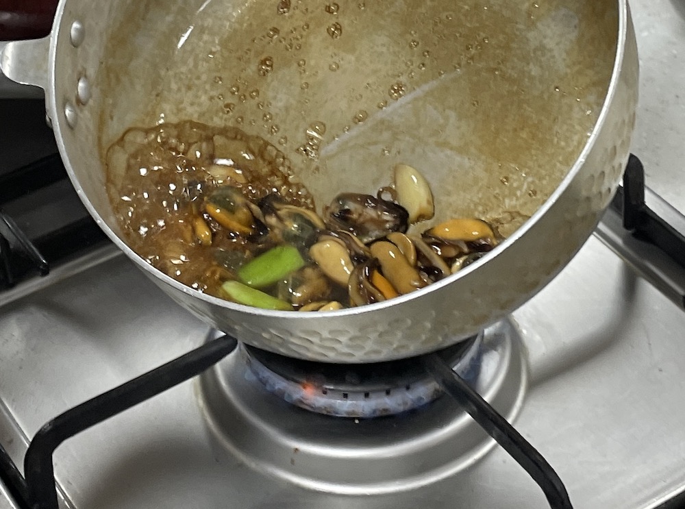 한식조리기능사 실기시험 준비 - 홍합초 - 거품 국물 끼얹으며 조리기