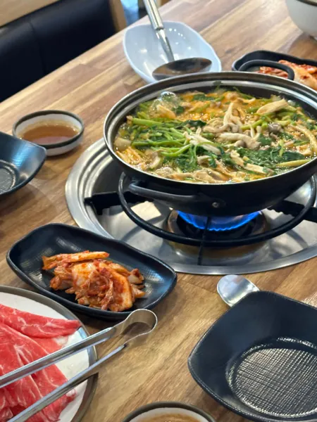 장사의 신 얼큰 샤부칼국수