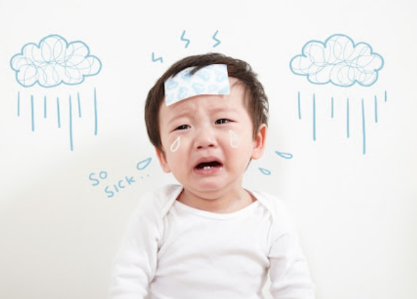 아이가 아파하는 사진