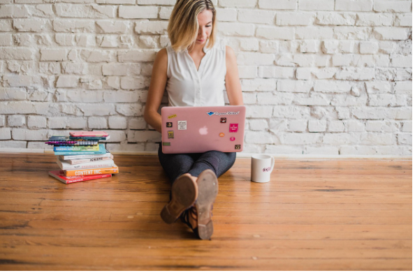 탐색기 주소창에 cmd를 입력하여 해당 경로에서 명령 프롬프트를 실행하는 화면