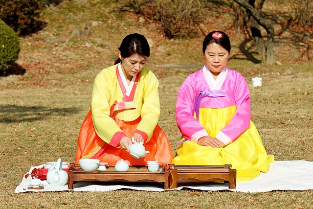 명절 차례상 차린 며느리들 이미지