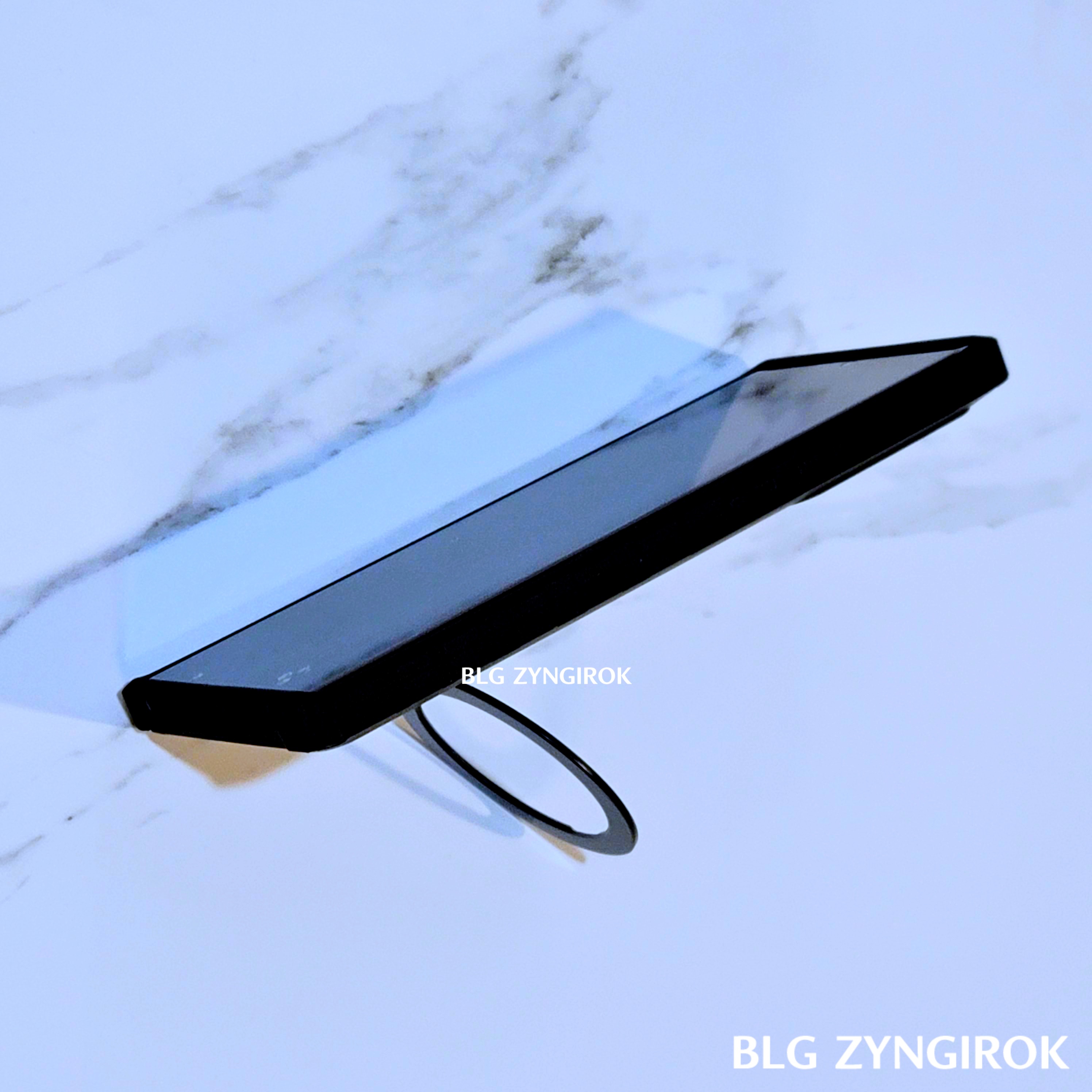 알리에서 구매한 삼성 갤럭시 노트20 울트라 케이스 - 케이스 장착 후 가로 거치한 모습이다.