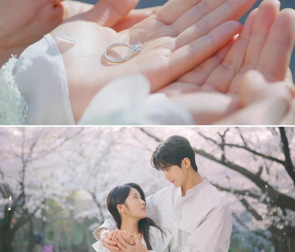 솔이-손안에-벚꽃잎이-날아가자-보이는-반지와-청혼하는-선재