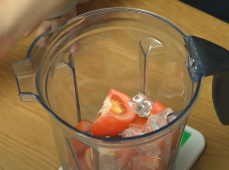 블렌더에 토마토