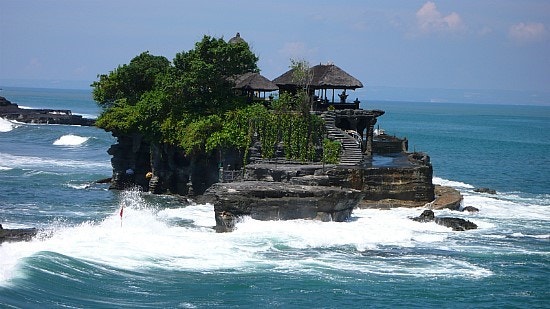 따나롯 사원 관련 사진