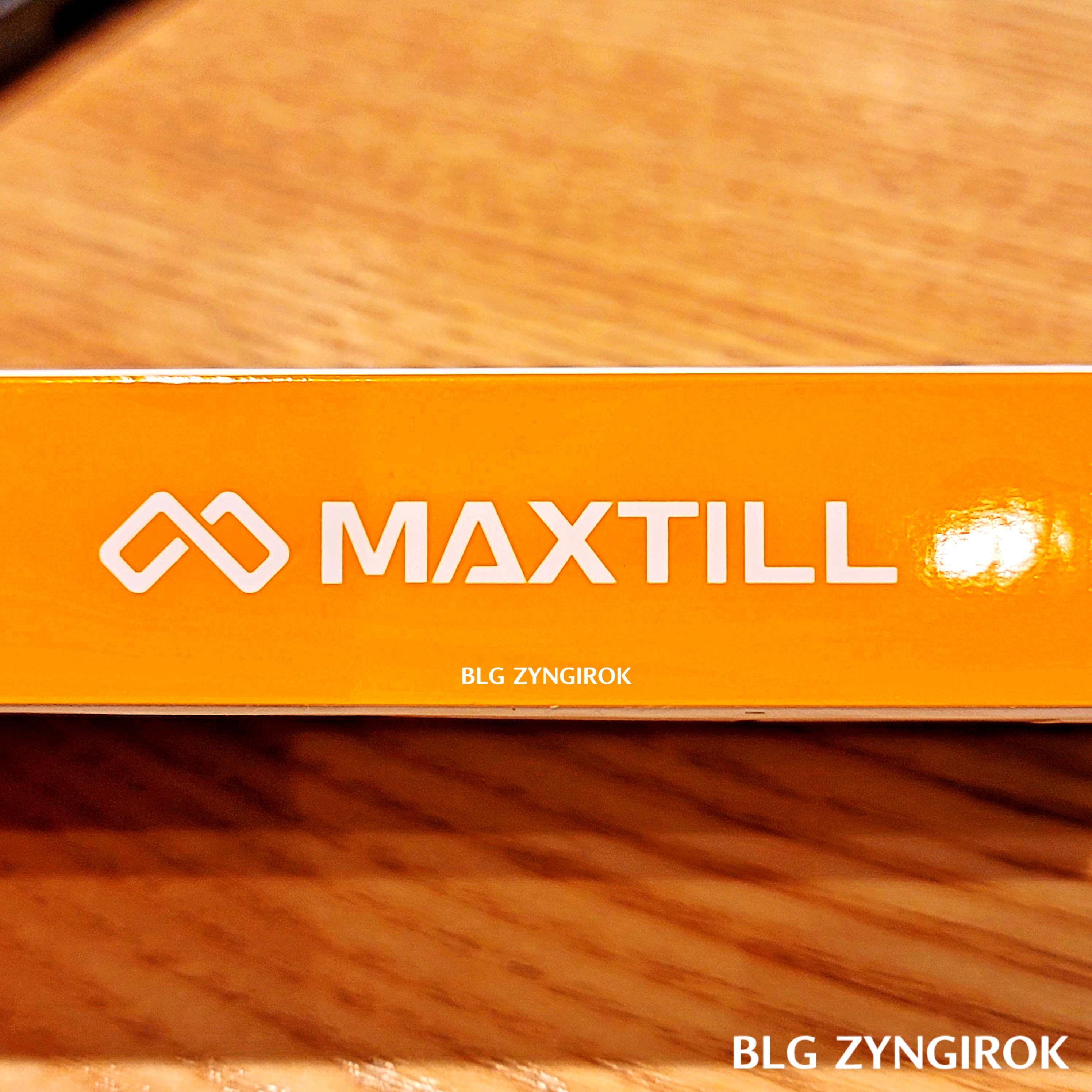 상자 옆면 MAXTILL 로고 모습이다.
