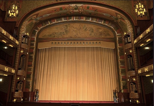 영화 이브의 모든 것(1950)의 브로드웨이 무대 뒤 분장실과 야망을 상징하는 클래식한 미장센 이미지