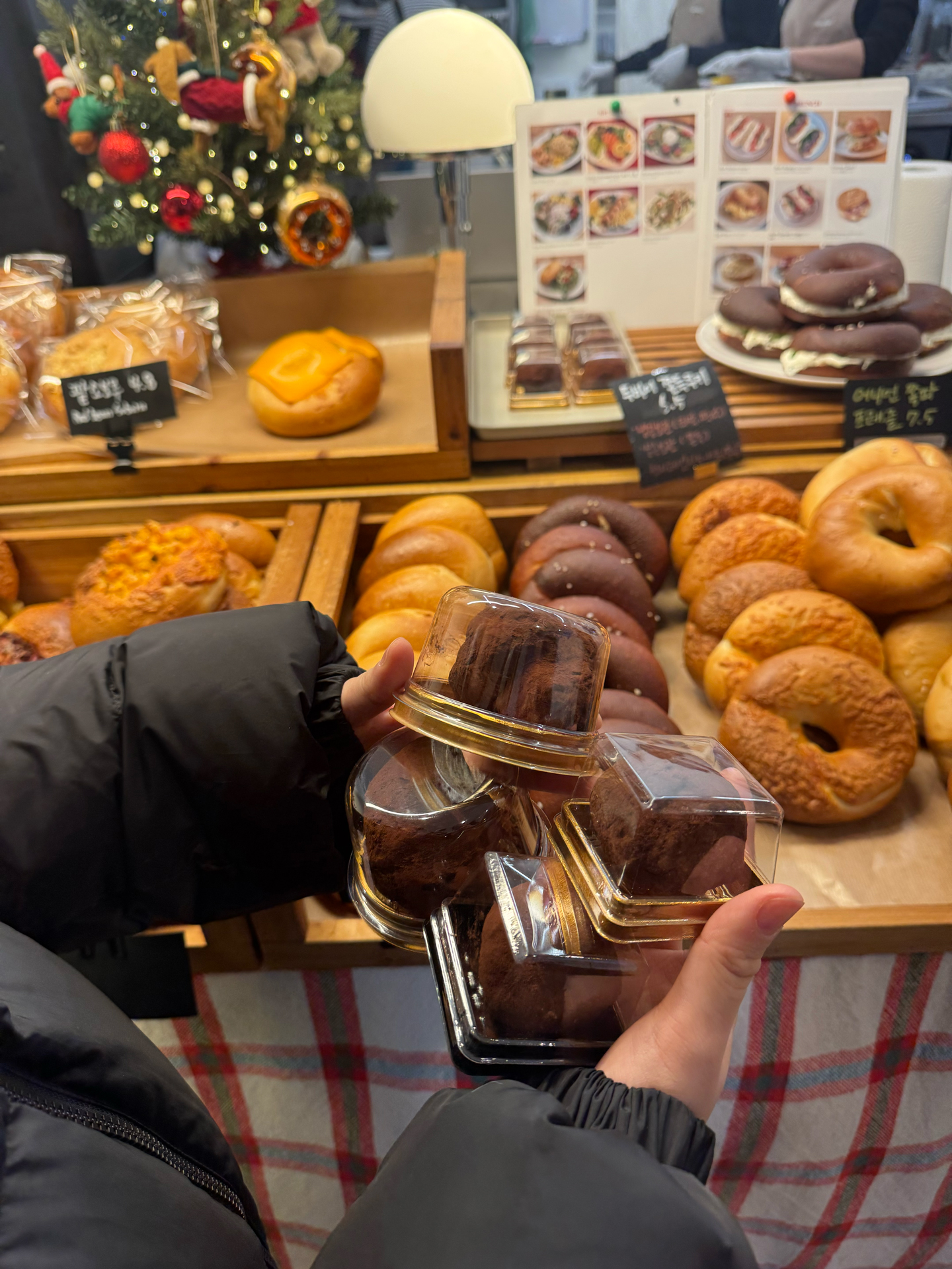 삼성동 모모베이글의 베이글과 두바이 쫀득쿠키