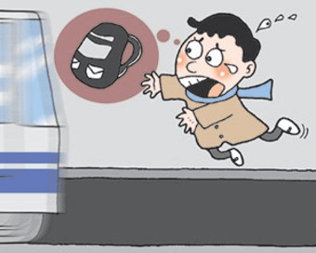 가방을-버스에-두고-내리고-버스-출발후에-알아차리는-덤벙대는-남성