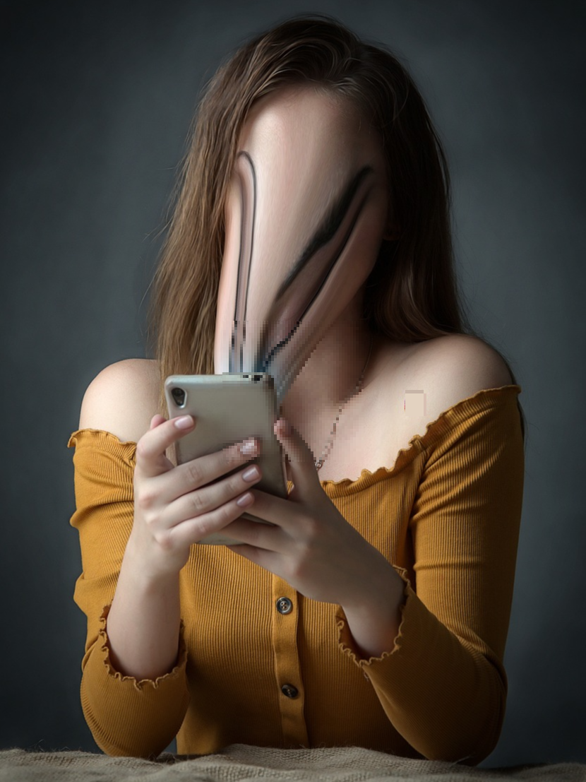 스마트폰에 얼굴이 빨려 들어가고 있는 여성의 사진