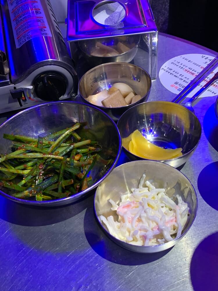 기본 반찬 및 세팅