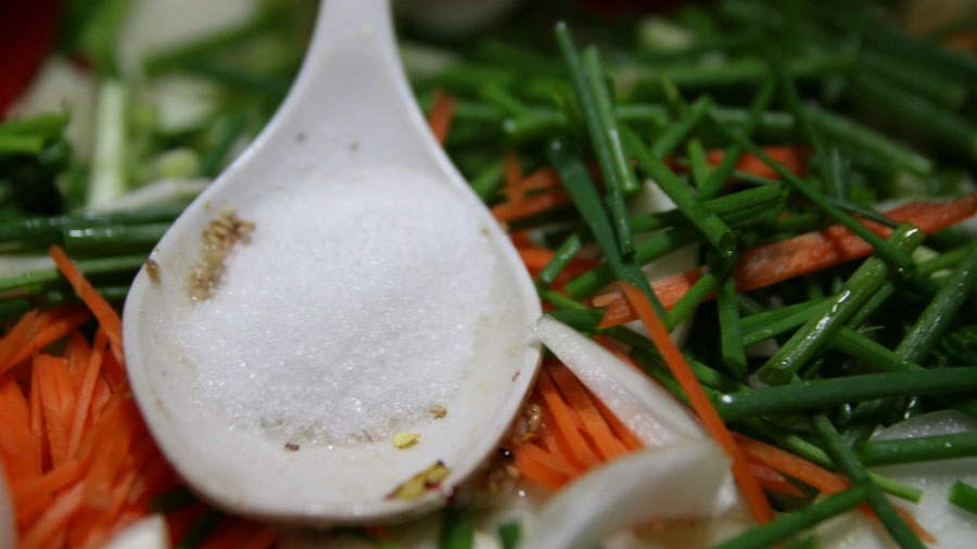 설탕 넣는 모습