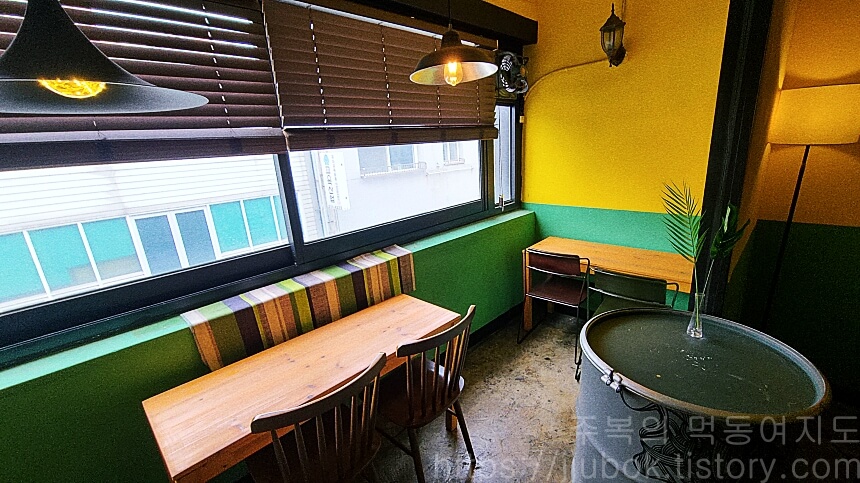 아날로그-부평점-3층-인테리어-2