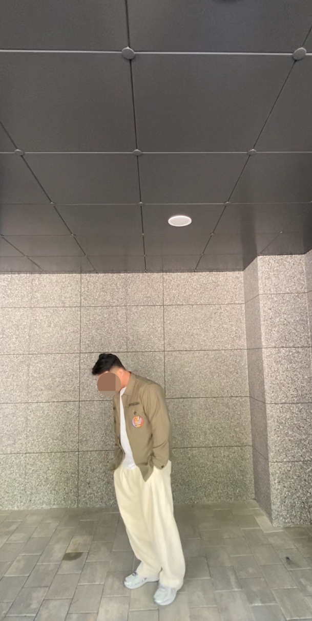 데일리룩(2024. 5. 19.)OG-107 셔츠 자켓 워크웨어자켓, 폴로 기본 반팔 티셔츠, 무신사스탠다드 무신사 데님 와이드 벌룬 팬츠 크림, 아식스 조그 100 실버