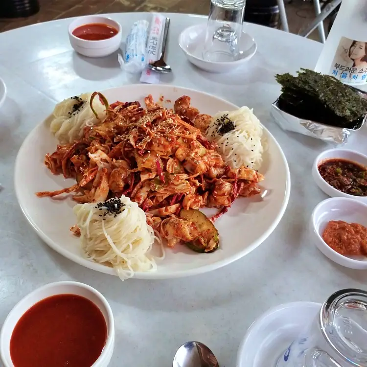 식객 허영만 백반기행 160회 김지민 편 참문어 문어숙회, 가리비 찜, 산낙지, 골뱅이 무침 맛있는 실내 포차 동해 삼척 7번국도 노포 맛집 소개