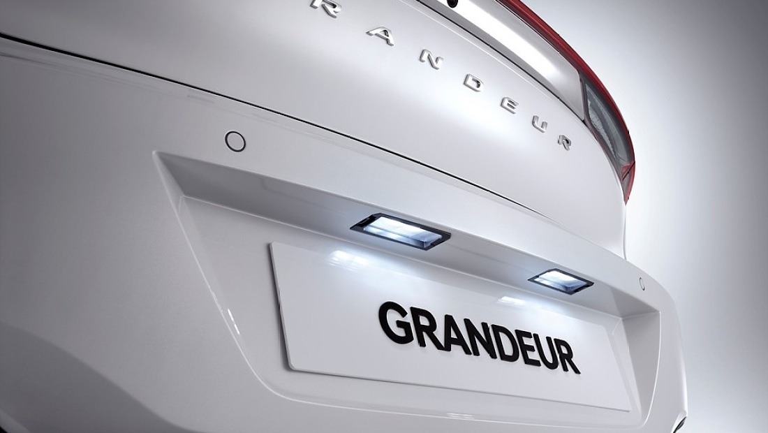 현대 그랜저IG 22년형 번호판 램프 사진 출처 다음자동차