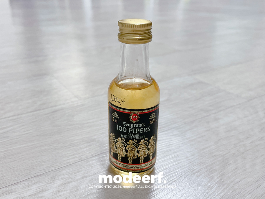 Seagram&#39;s 100 PIPERS MINIATURE