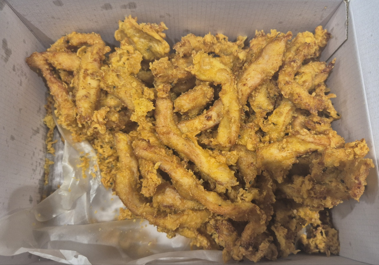 길쭉하면서도 특색있는 모양의 순살치킨