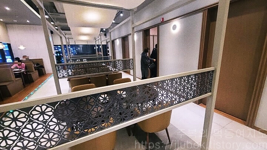 모담-앨리웨이-인천점-내부-인테리어-4