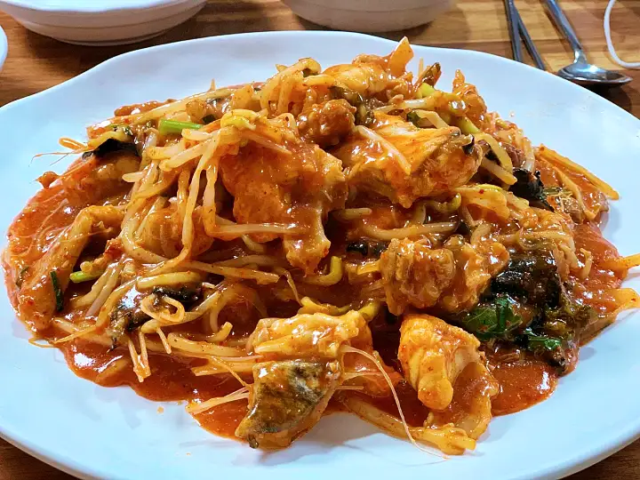 아구찜 60년 노포 생아귀 아구탕 아귀수육 부산 서구 맛집 먹자 포구 추천