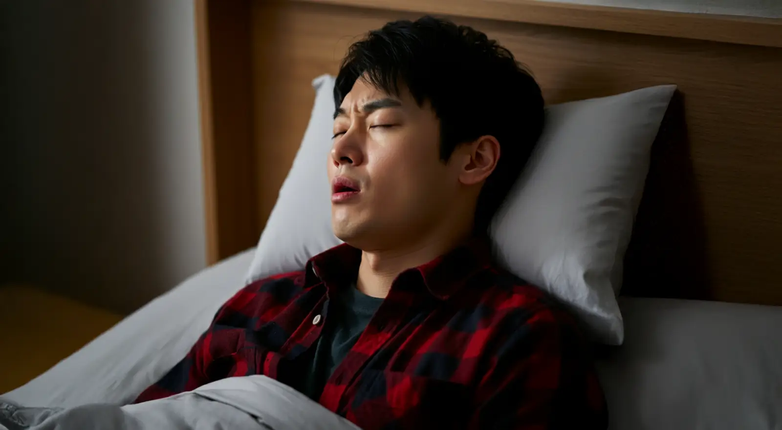 코골이로 고생하는 사람