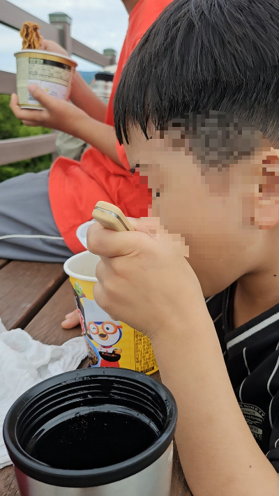 간단한 음식 후 쓰레기는 수거하기