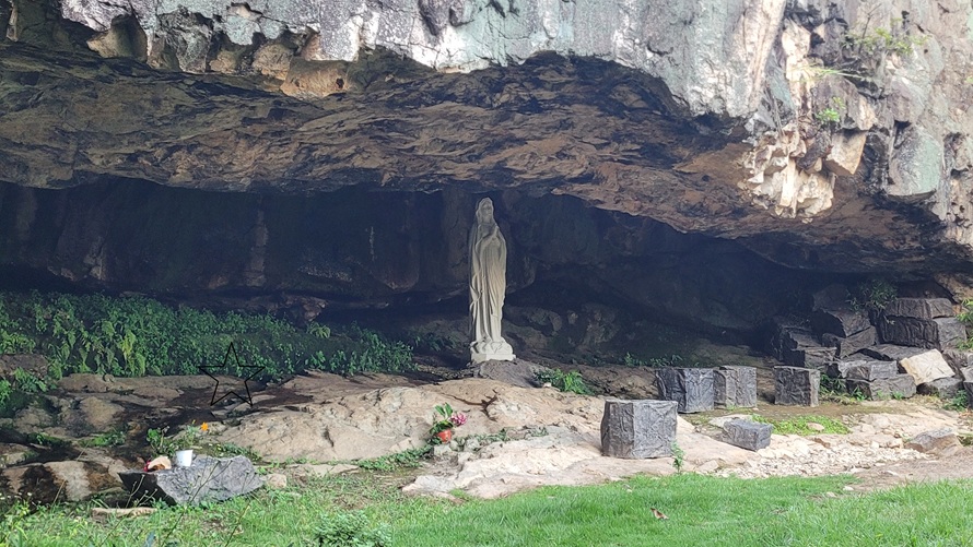 울산 언양성당 성모동굴