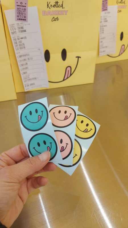 스마일 그림이 들어간 스티커