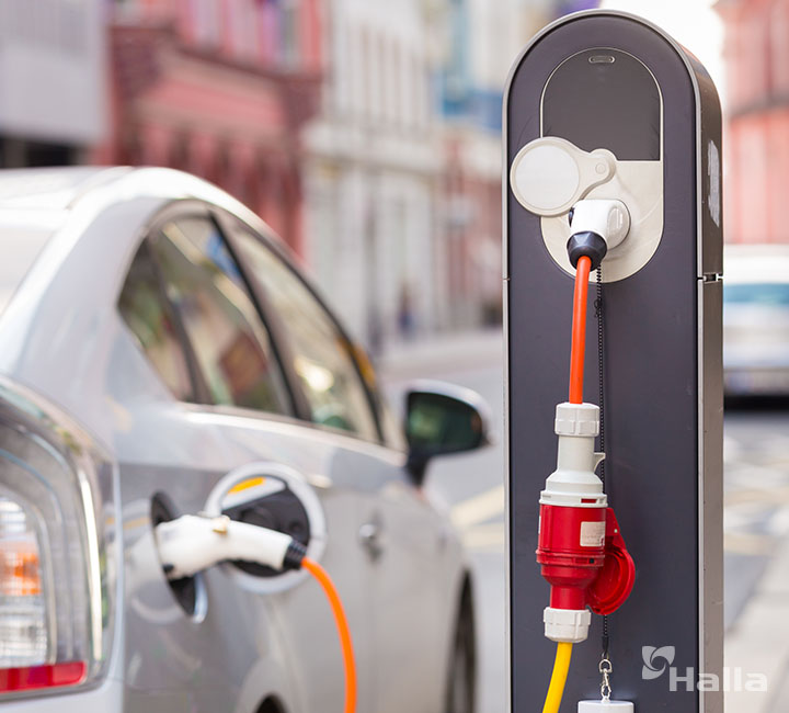 충전 중인 전기차 모습