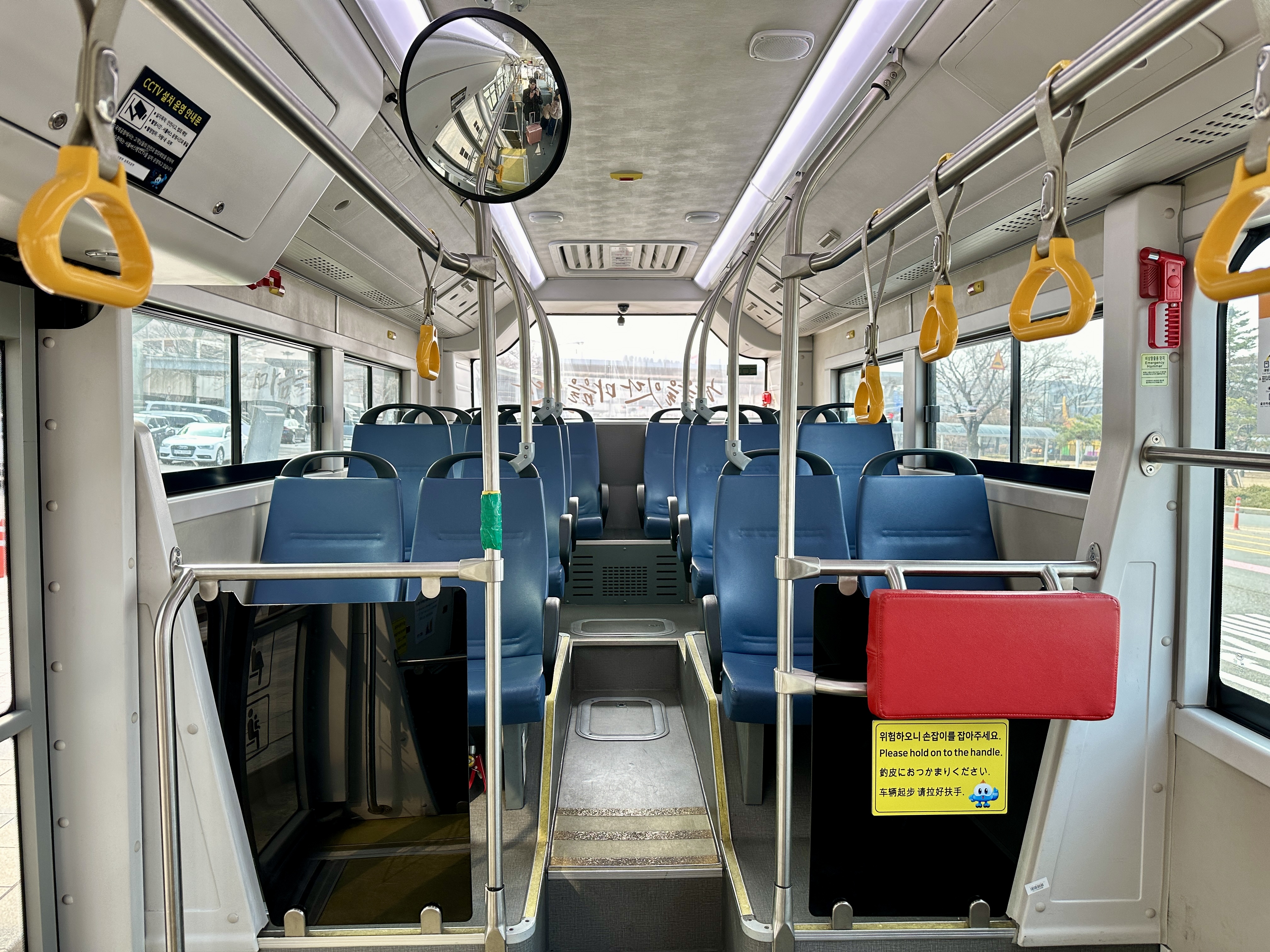 김포공항 순환버스 내부