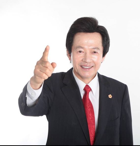 정치하는 교주 '허경영' 멀티버스와 프로필