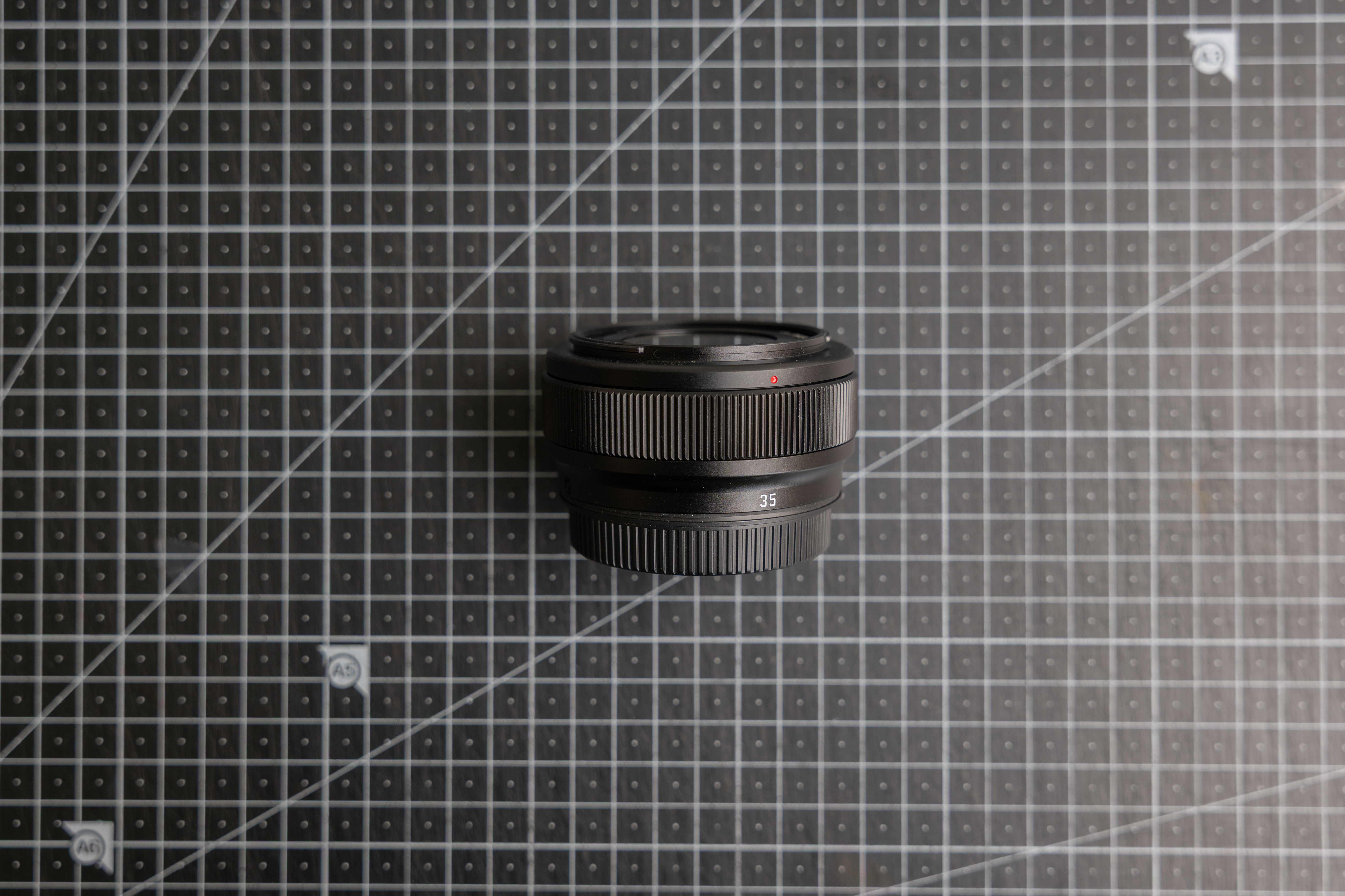 SG-image AF 35mm F2.2 L마운트 렌즈 옆면