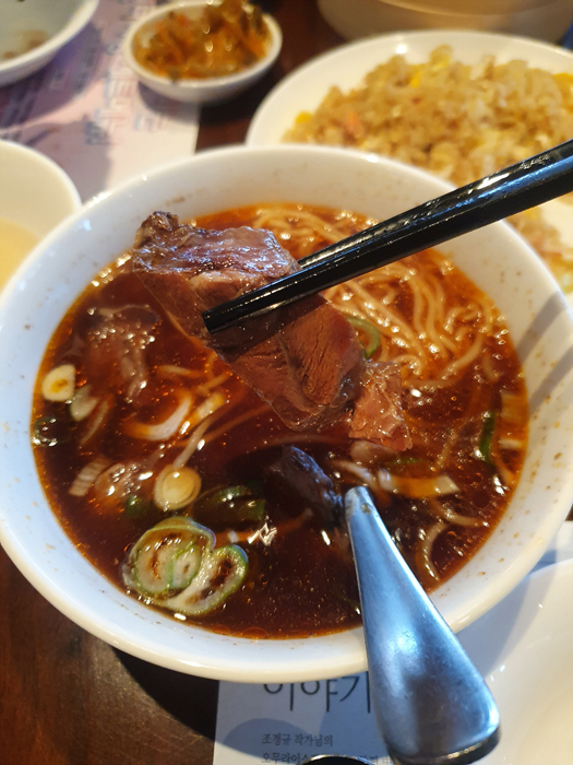 두툼한-우육면-고기