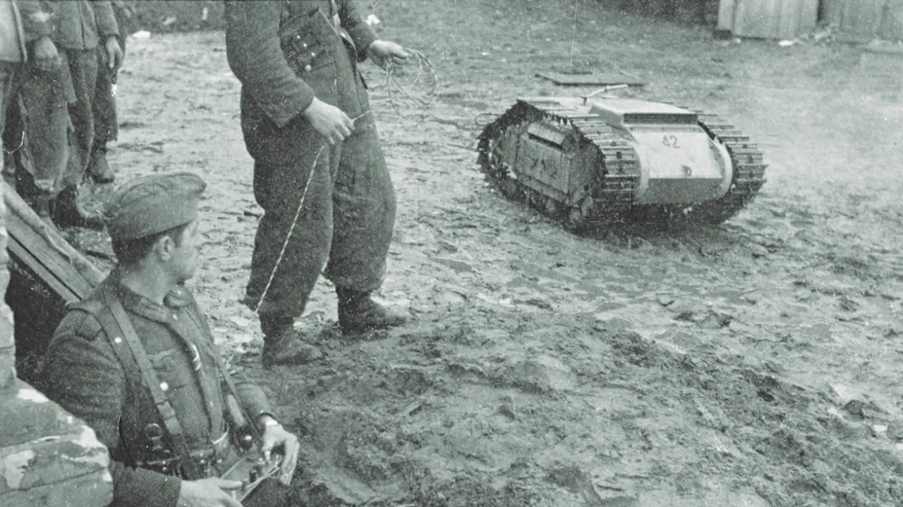 독소전쟁 중 쿠르스크 전투에 나타난 지뢰제거 탱크 골리앗