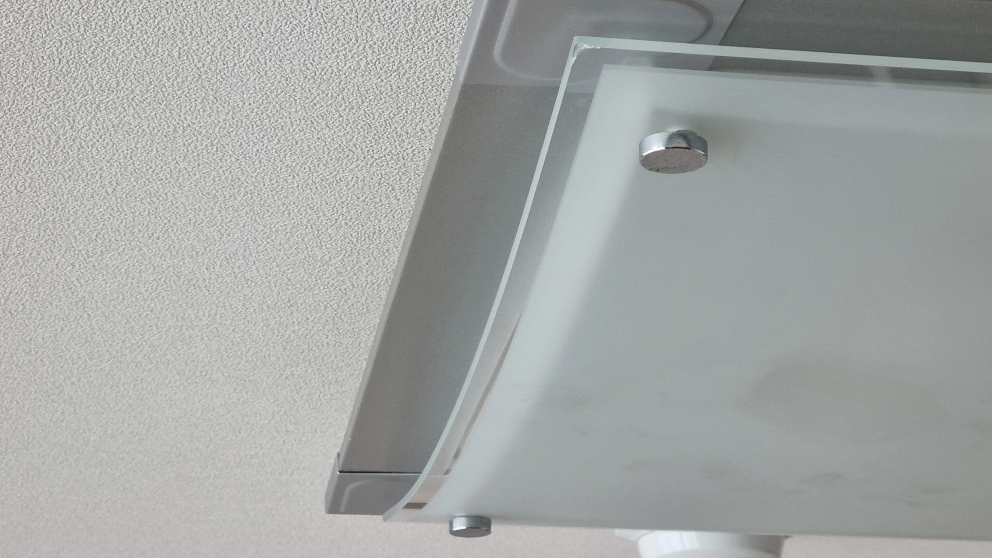 유리 커버 고정 너트