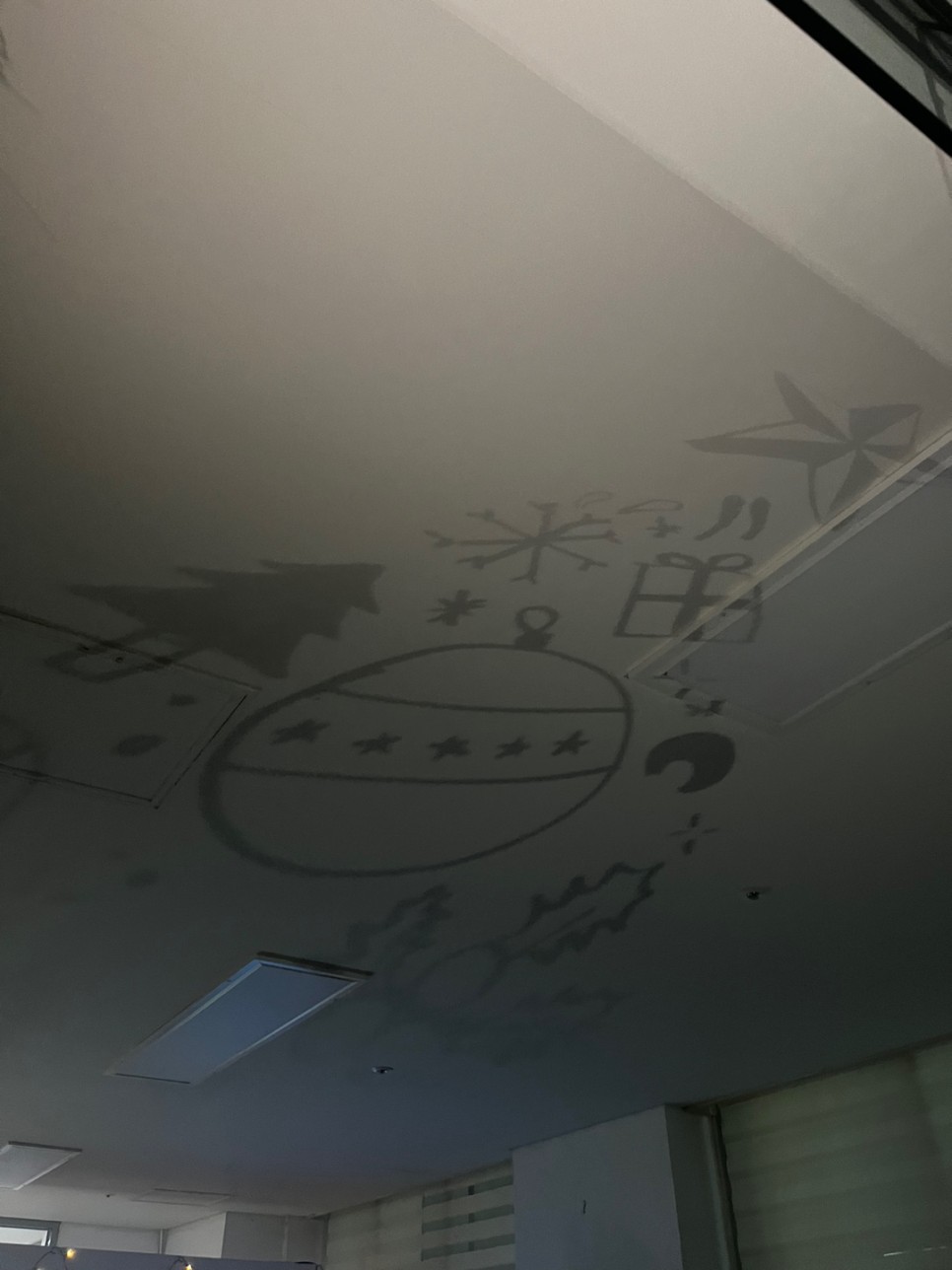 크리스마스 트리 그림 그림자