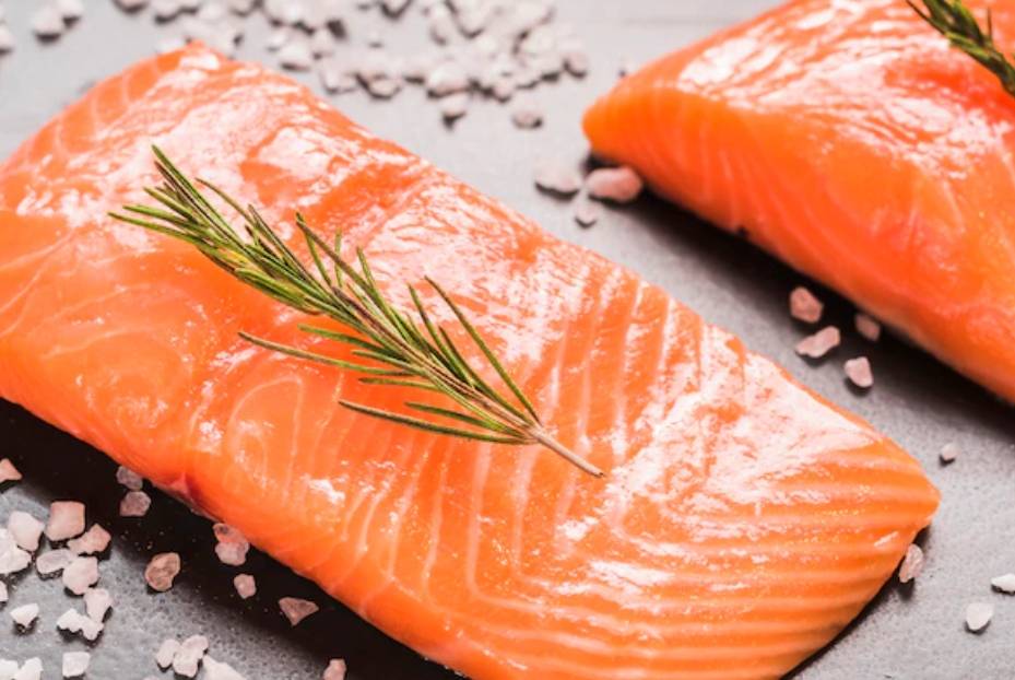 다크서클에 도움이 되는 음식인 연어