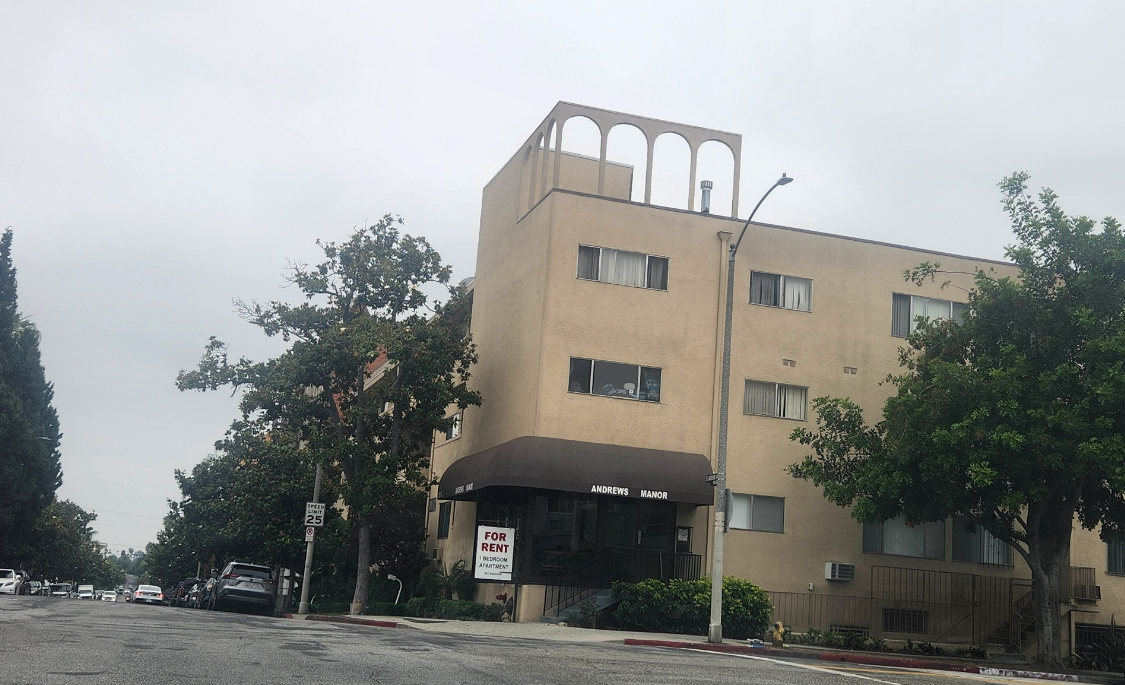 Andrews Manor’처럼 이름이 있는 중소형 아파트 이미지