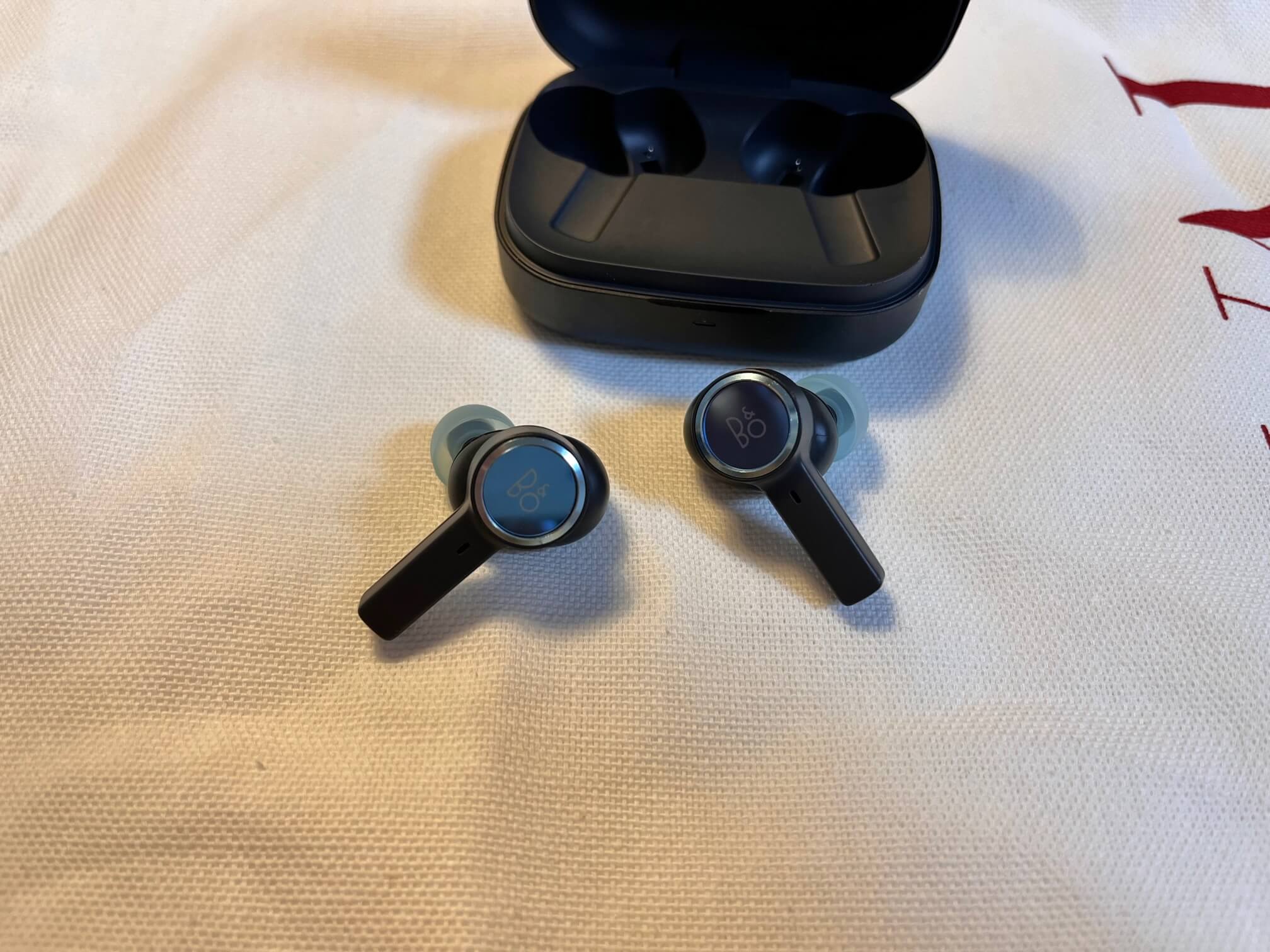 Beoplay-EX-착용-사진