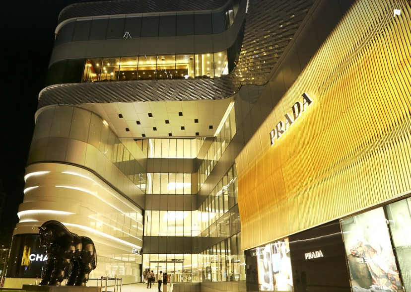 프라다 매장 사진