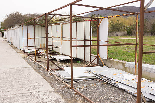 덩굴식물과 원목으로 짓는 생활형 오두막