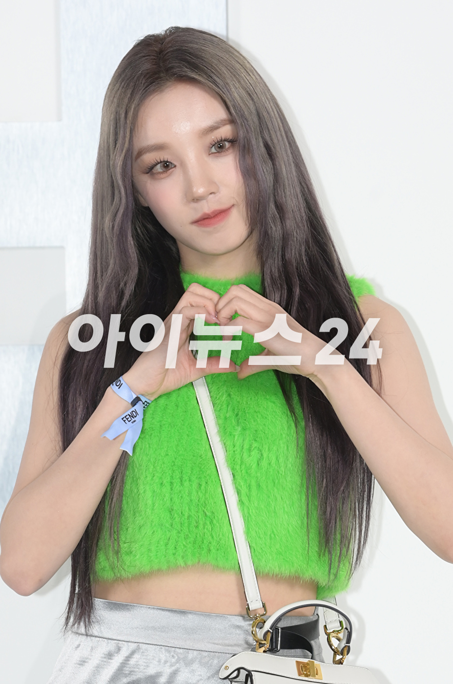 그룹 (여자)아이들 우기가 8일 오후 서울 동대문 DDP 아트홀에서 열린 팔라초 펜디 서울 플래그십 부티크 오픈 기념 애프터 파티에 참석하고 있다. [사진=정소희 기자]
